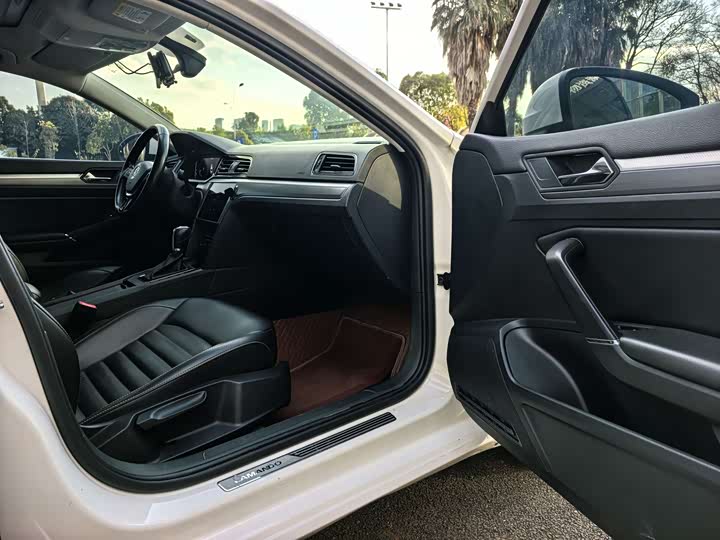 Фото 9 - Volkswagen Lamando L