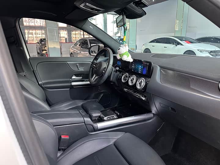 Фото 9 - Mercedes-Benz EQA