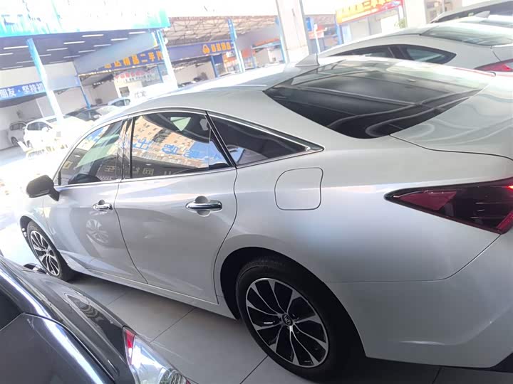 Фото 5 - Toyota Avalon