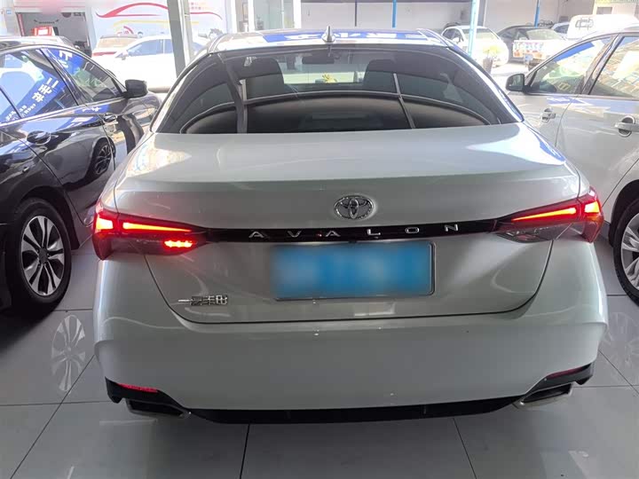 Фото 6 - Toyota Avalon