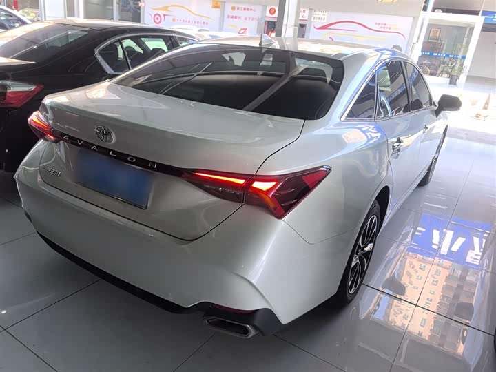 Фото 7 - Toyota Avalon