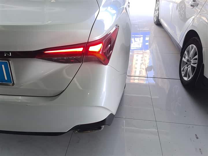 Фото 8 - Toyota Avalon