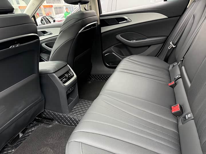 Фото 6 - Hongqi H5