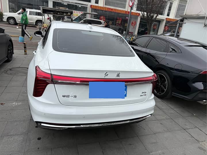 Фото 8 - Hongqi H5