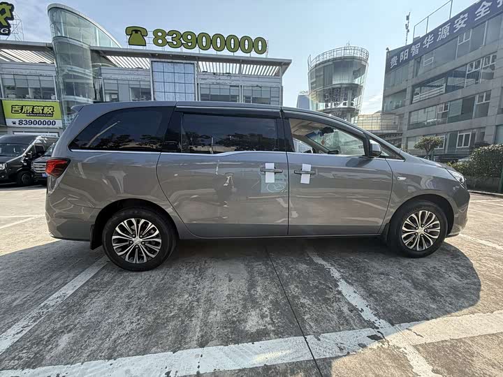 Фото 5 - Buick GL8 ES