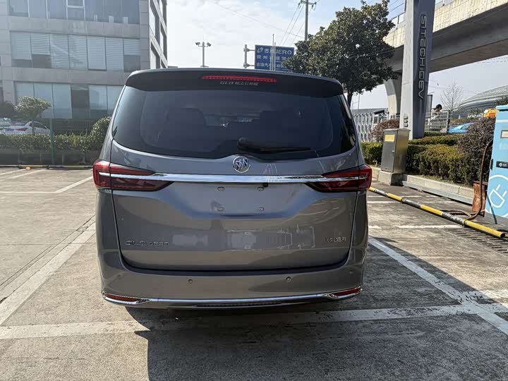 Фото 6 - Buick GL8 ES