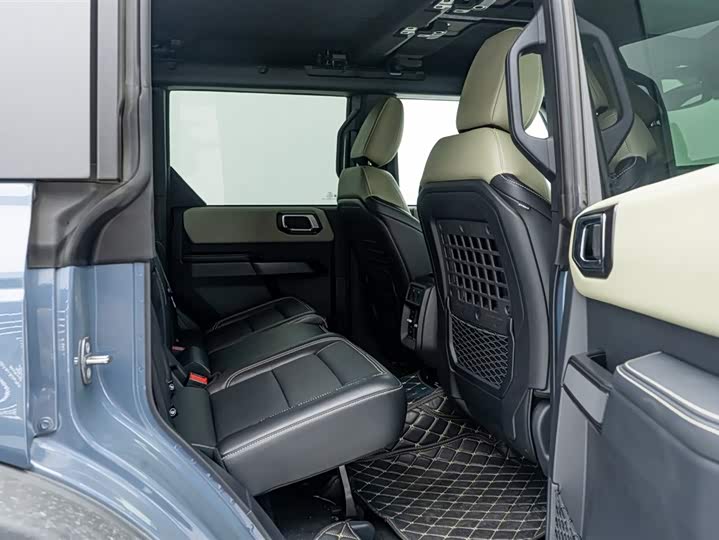 Фото 8 - Ford Bronco