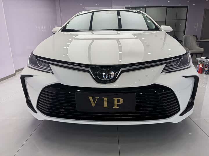 Фото 2 - Toyota Corolla