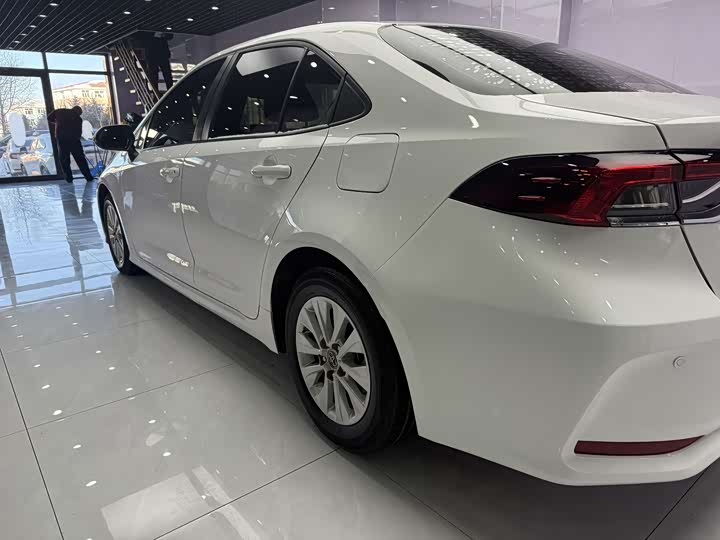 Фото 5 - Toyota Corolla