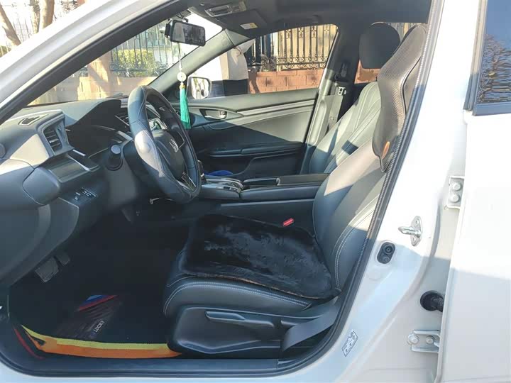 Фото 8 - Honda Civic