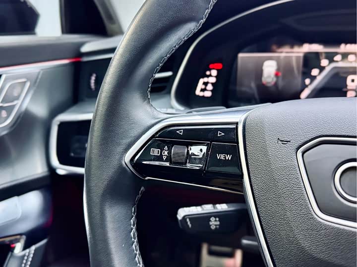 Фото 8 - Audi A6