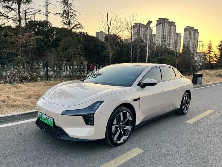 Фото 1 - XPeng Mona M03