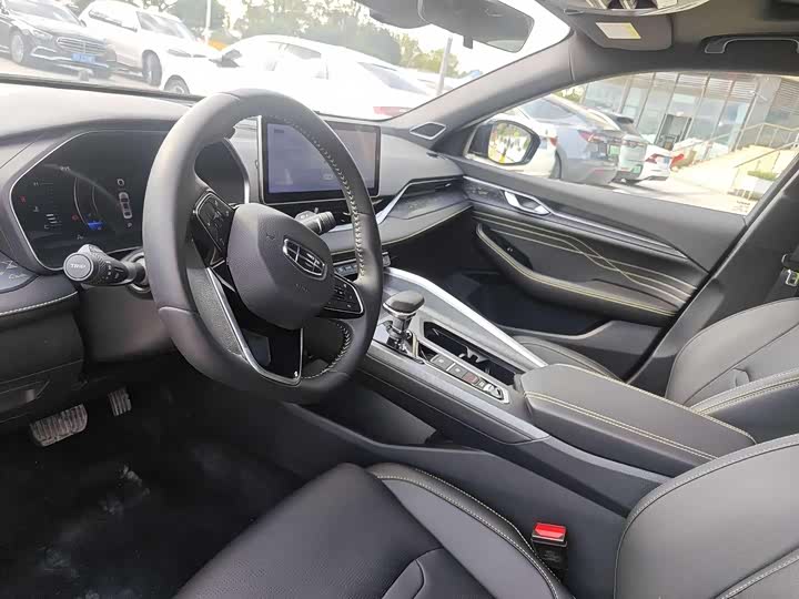 Фото 9 - Geely Preface