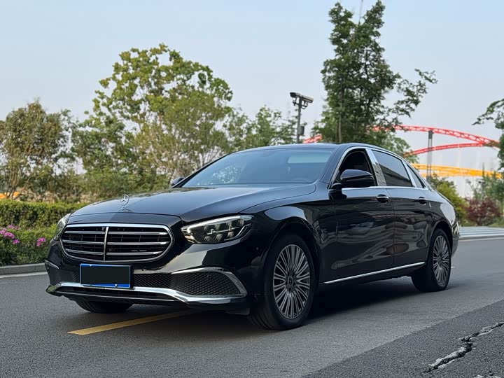Фото 1 - Mercedes-Benz E-Class