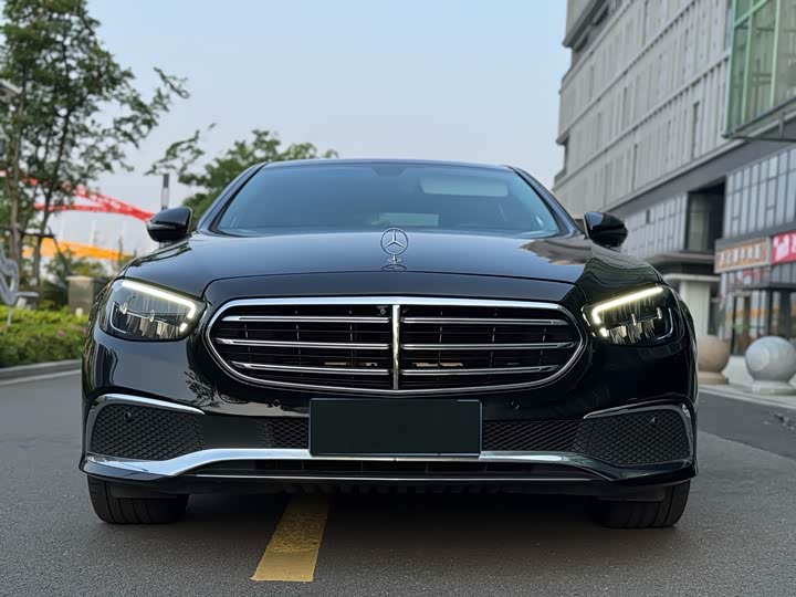 Фото 2 - Mercedes-Benz E-Class