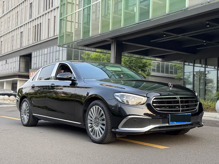 Фото 3 - Mercedes-Benz E-Class