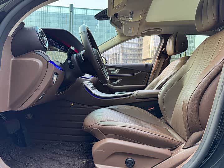 Фото 5 - Mercedes-Benz E-Class