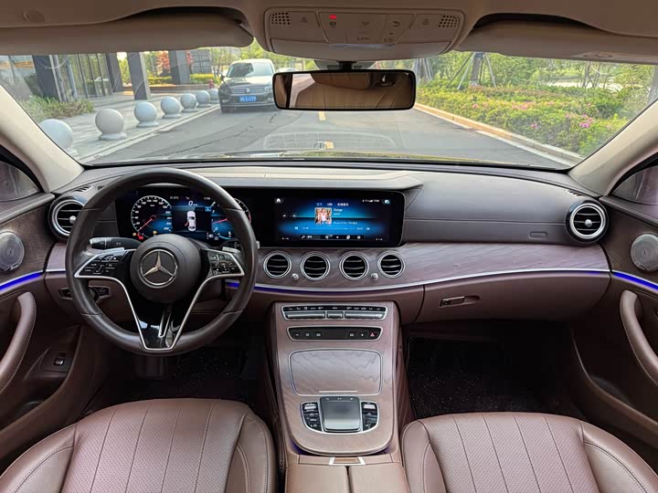 Фото 7 - Mercedes-Benz E-Class