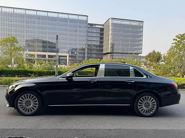 Фото 9 - Mercedes-Benz E-Class