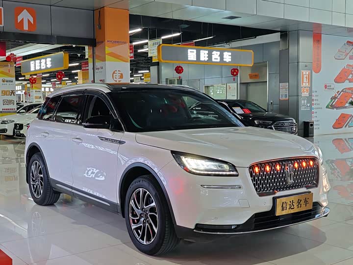 Фото 3 - Lincoln Corsair