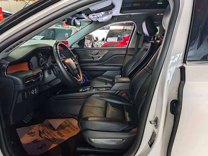 Фото 4 - Lincoln Corsair