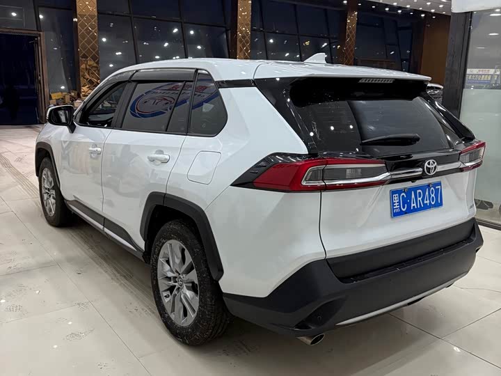 Фото 3 - Toyota Wildlander