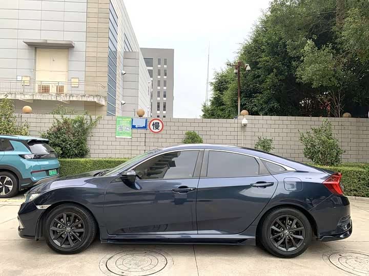 Фото 4 - Honda Civic