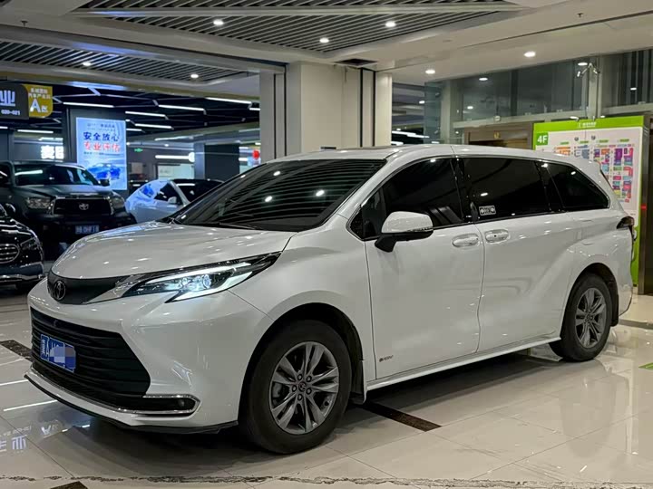 Фото 1 - Toyota Sienna