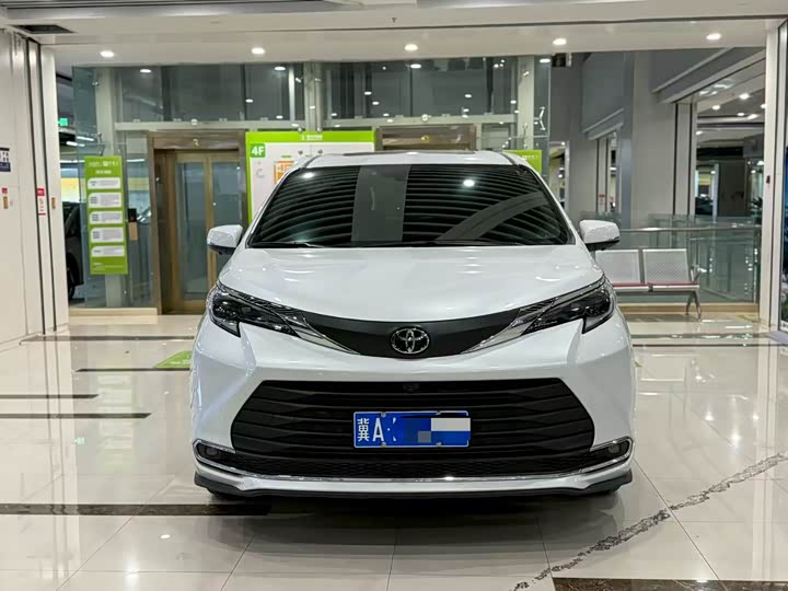 Фото 2 - Toyota Sienna