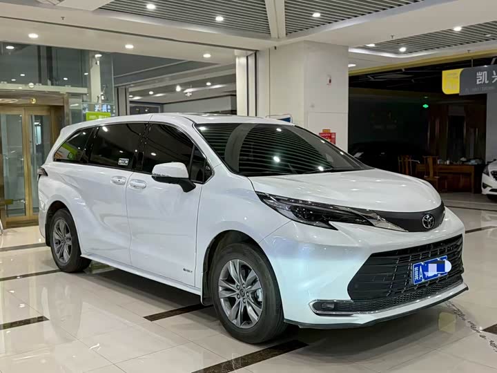 Фото 3 - Toyota Sienna