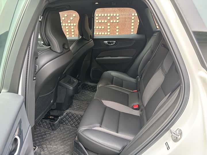 Фото 9 - Volvo XC60