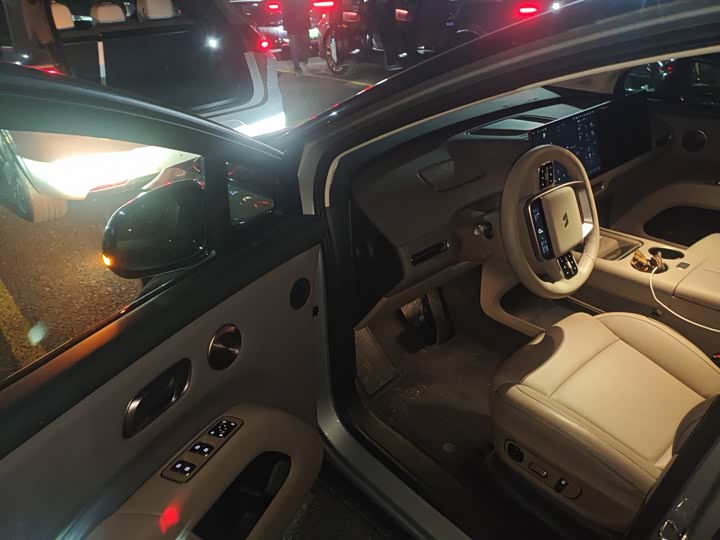 Фото 3 - LiXiang i8