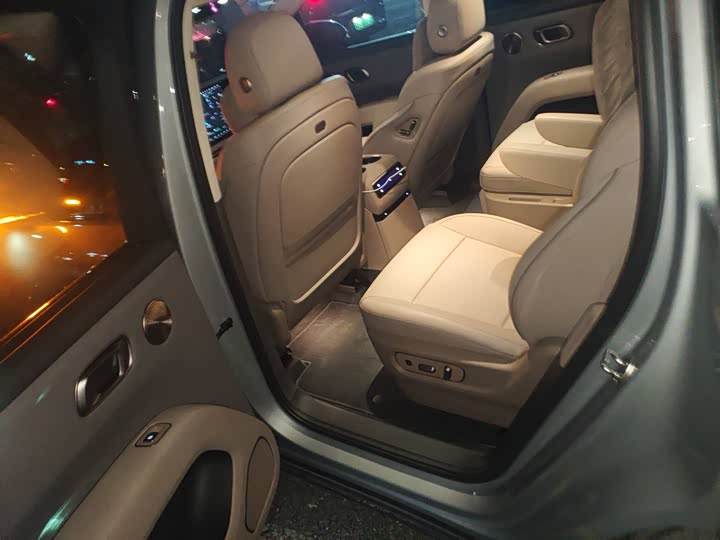 Фото 4 - LiXiang i8