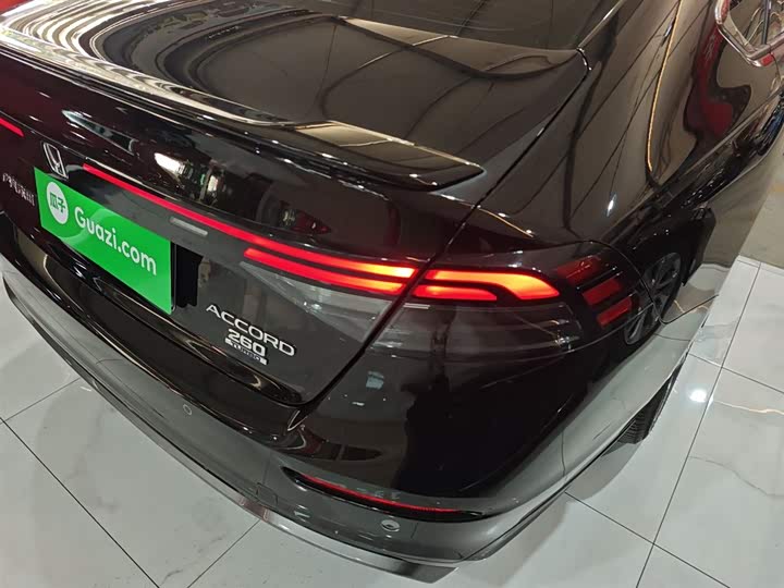 Фото 8 - Honda Accord