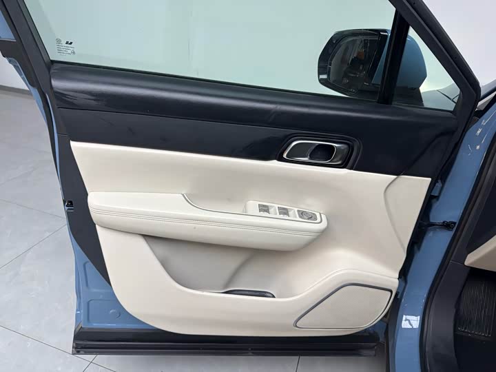 Фото 5 - LiXiang One