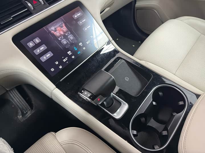 Фото 7 - LiXiang One