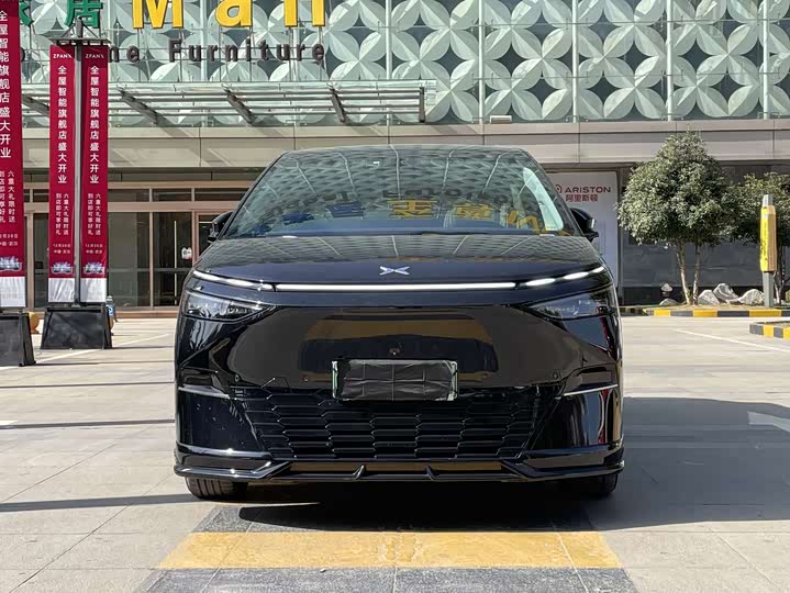Фото 1 - XPeng X9