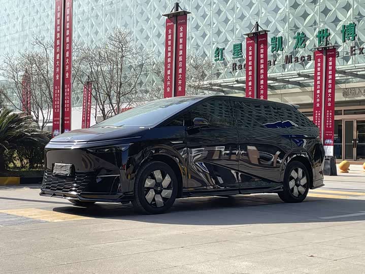 Фото 2 - XPeng X9