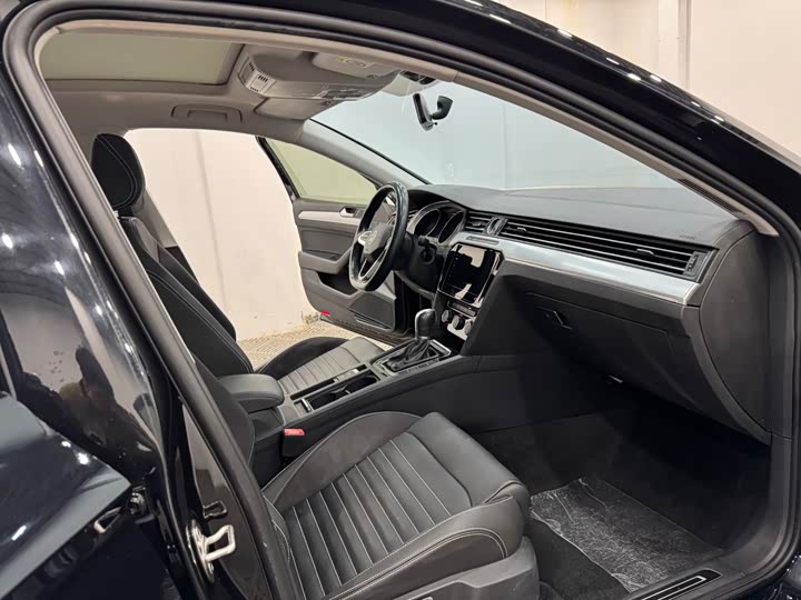 Фото 4 - Volkswagen Magotan