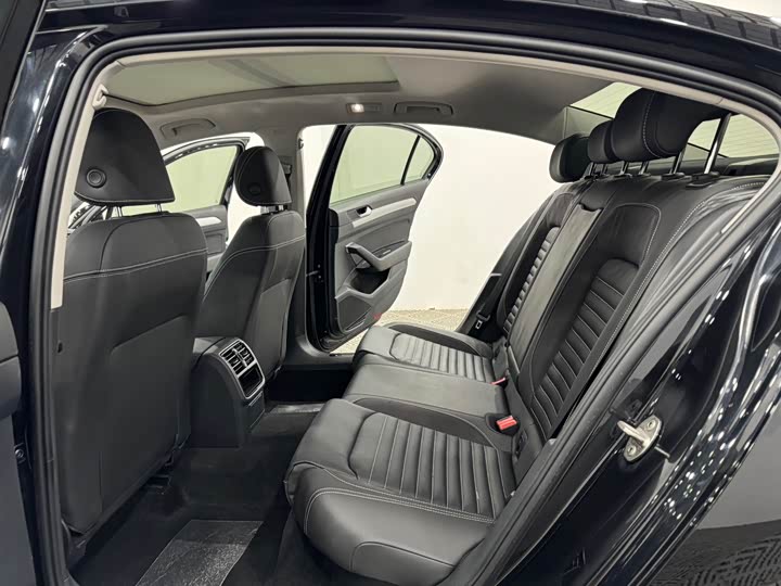 Фото 6 - Volkswagen Magotan