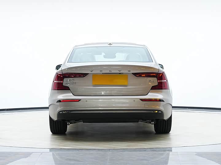 Фото 8 - Volvo S60