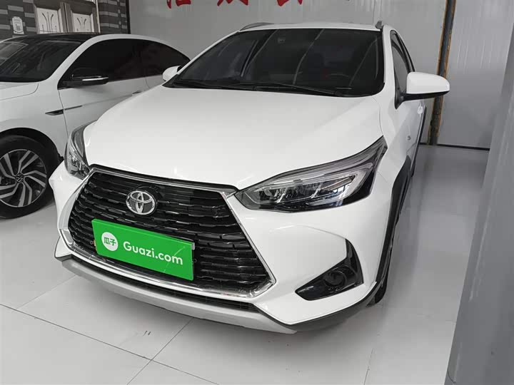 Фото 1 - Toyota Yaris L Hatchback