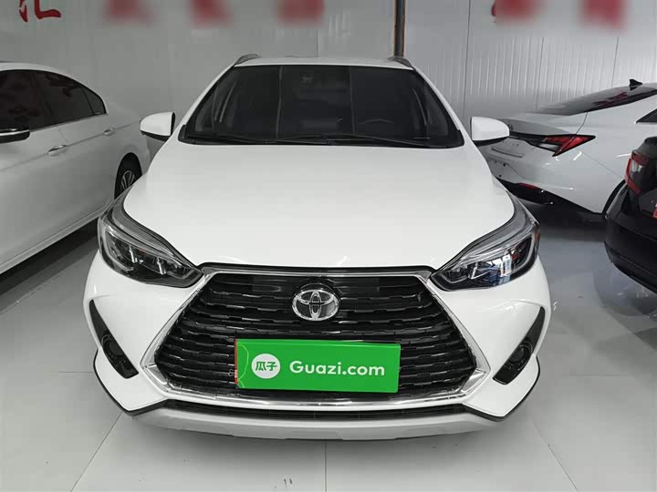 Фото 3 - Toyota Yaris L Hatchback