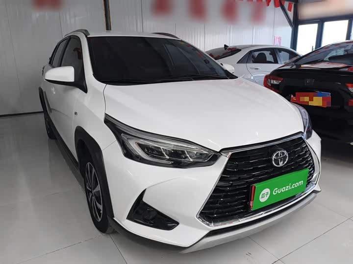 Фото 4 - Toyota Yaris L Hatchback