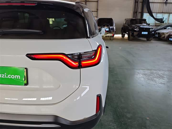 Фото 8 - Nio ES6