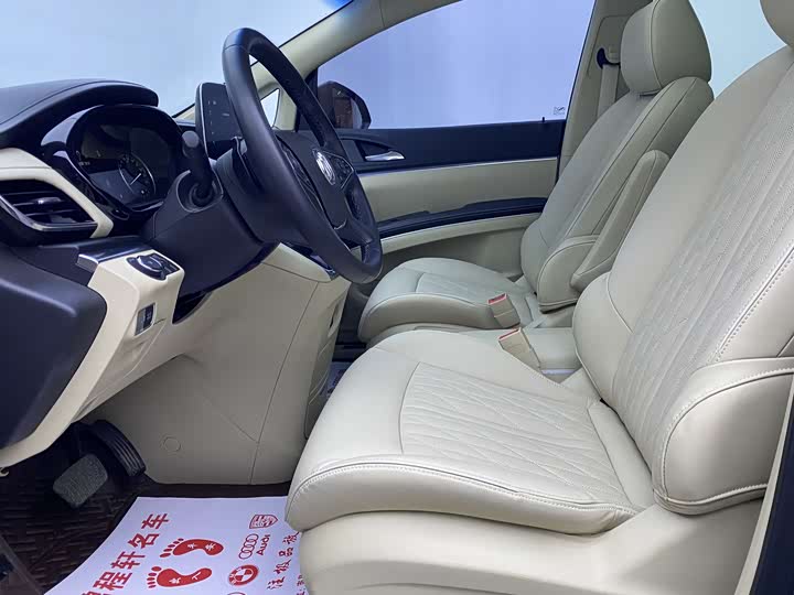 Фото 8 - Buick GL8 ES