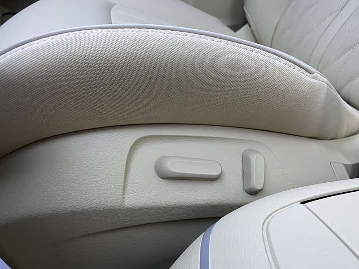 Фото 9 - Buick GL8 ES