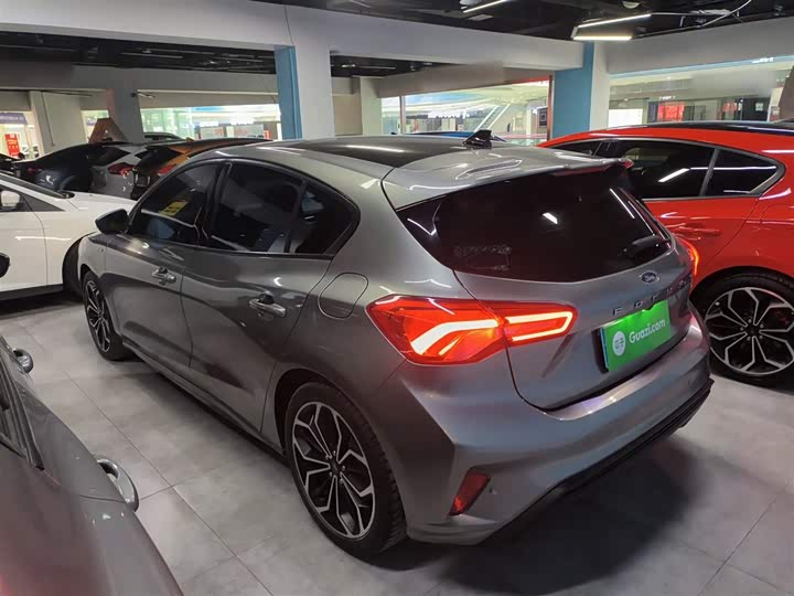 Фото 5 - Ford Focus