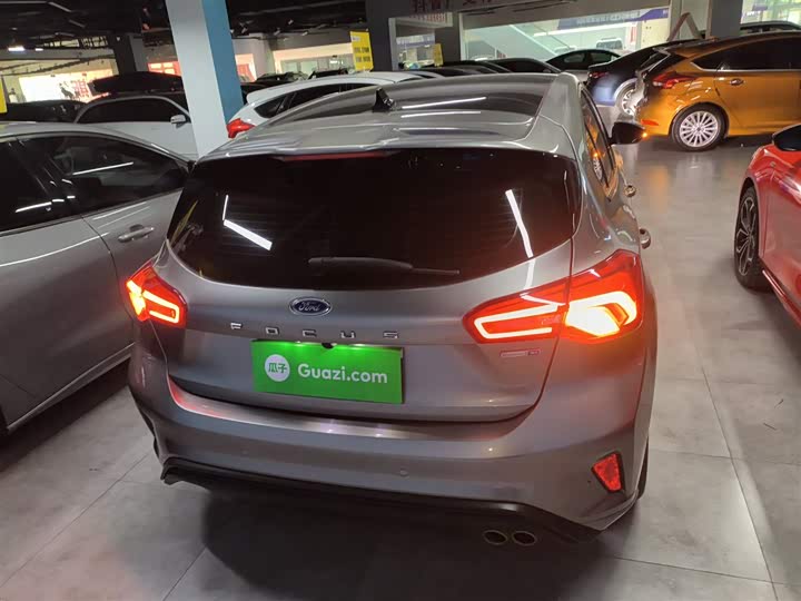 Фото 6 - Ford Focus