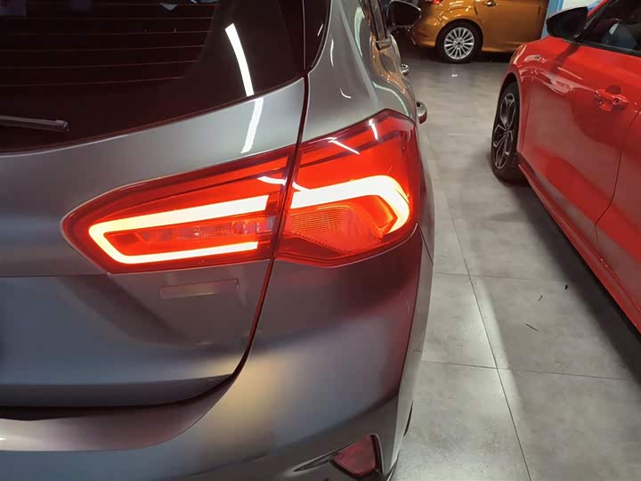 Фото 8 - Ford Focus